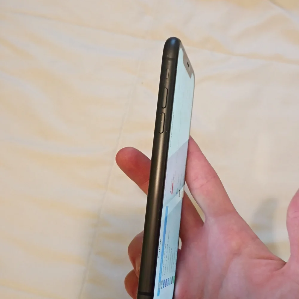 Apple iPhone 11 - 64GB - Great Condition